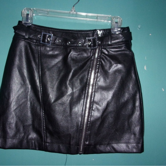 Forever 21 pleather skirt in a deep fushia color. Fits like a 16 - Picture 2 of 3